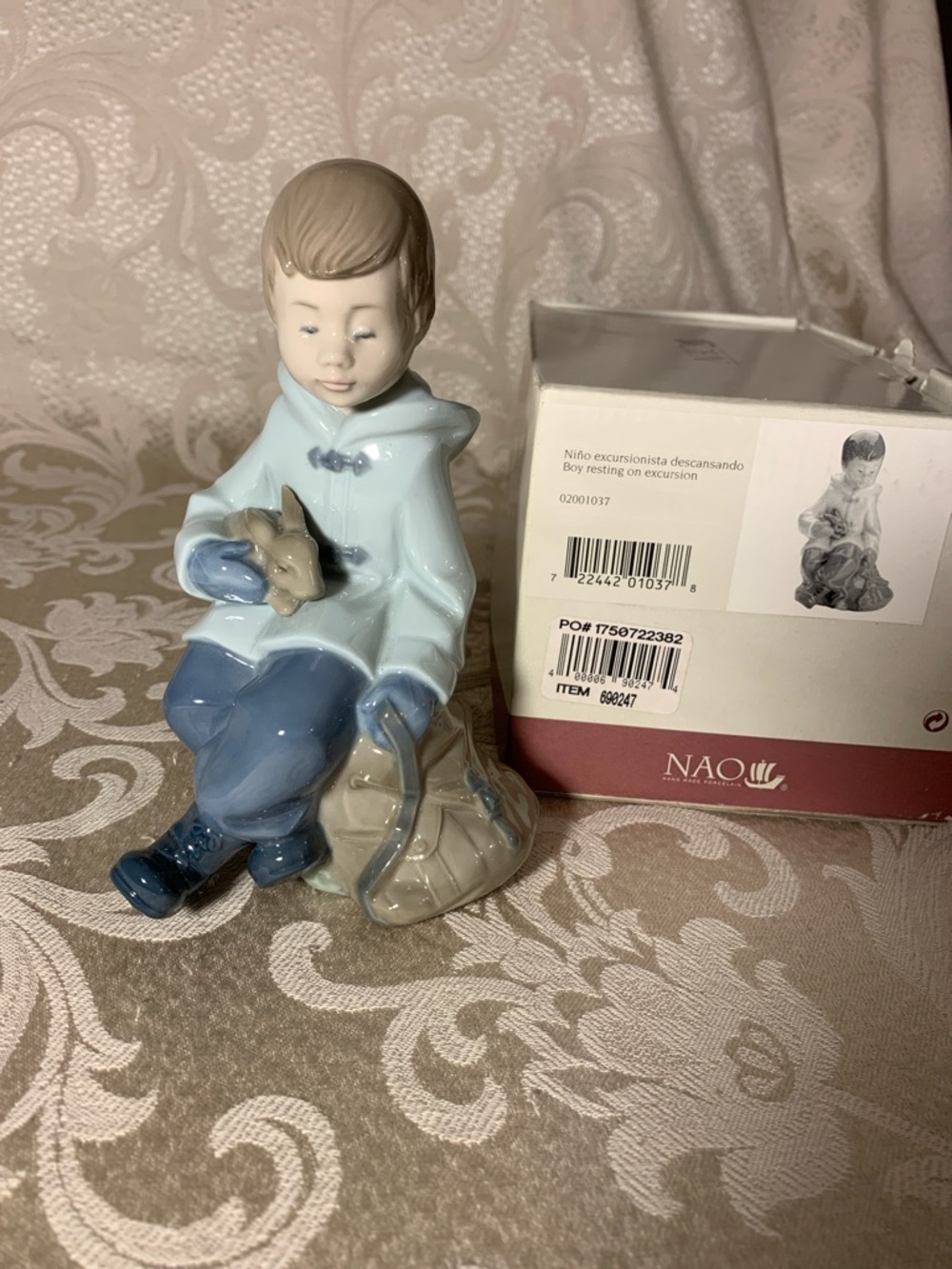 Lladro NAO  Boy resting on excursion. 1987